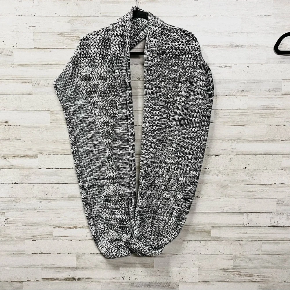 Ann Taylor Geometric Monochrome Knit Scarf